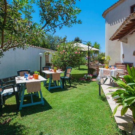 Le Quattro Mura Bed and Breakfast Pula Exteriör bild