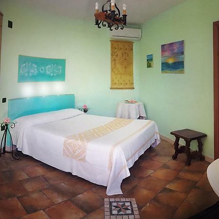 Le Quattro Mura Bed and Breakfast Pula Exteriör bild