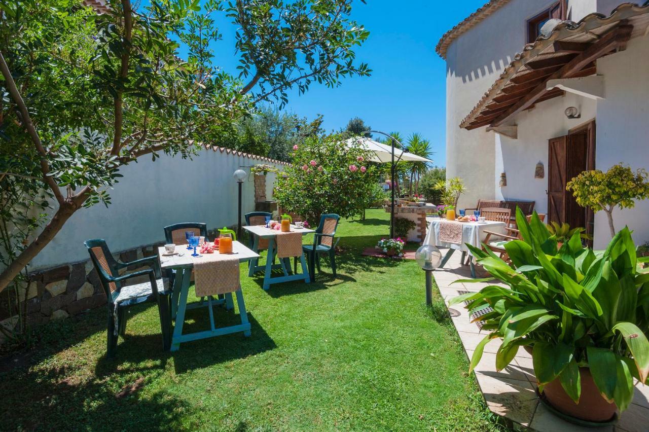 Le Quattro Mura Bed and Breakfast Pula Exteriör bild