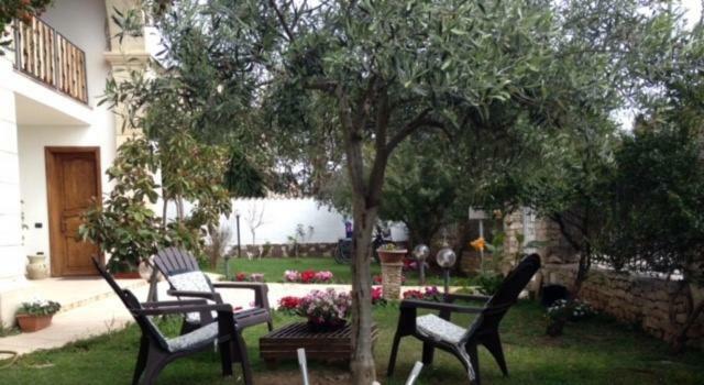 Le Quattro Mura Bed and Breakfast Pula Exteriör bild